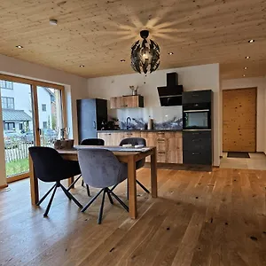Stylische In Bestlage In Neugebautem Holzhaus Mit Apartment